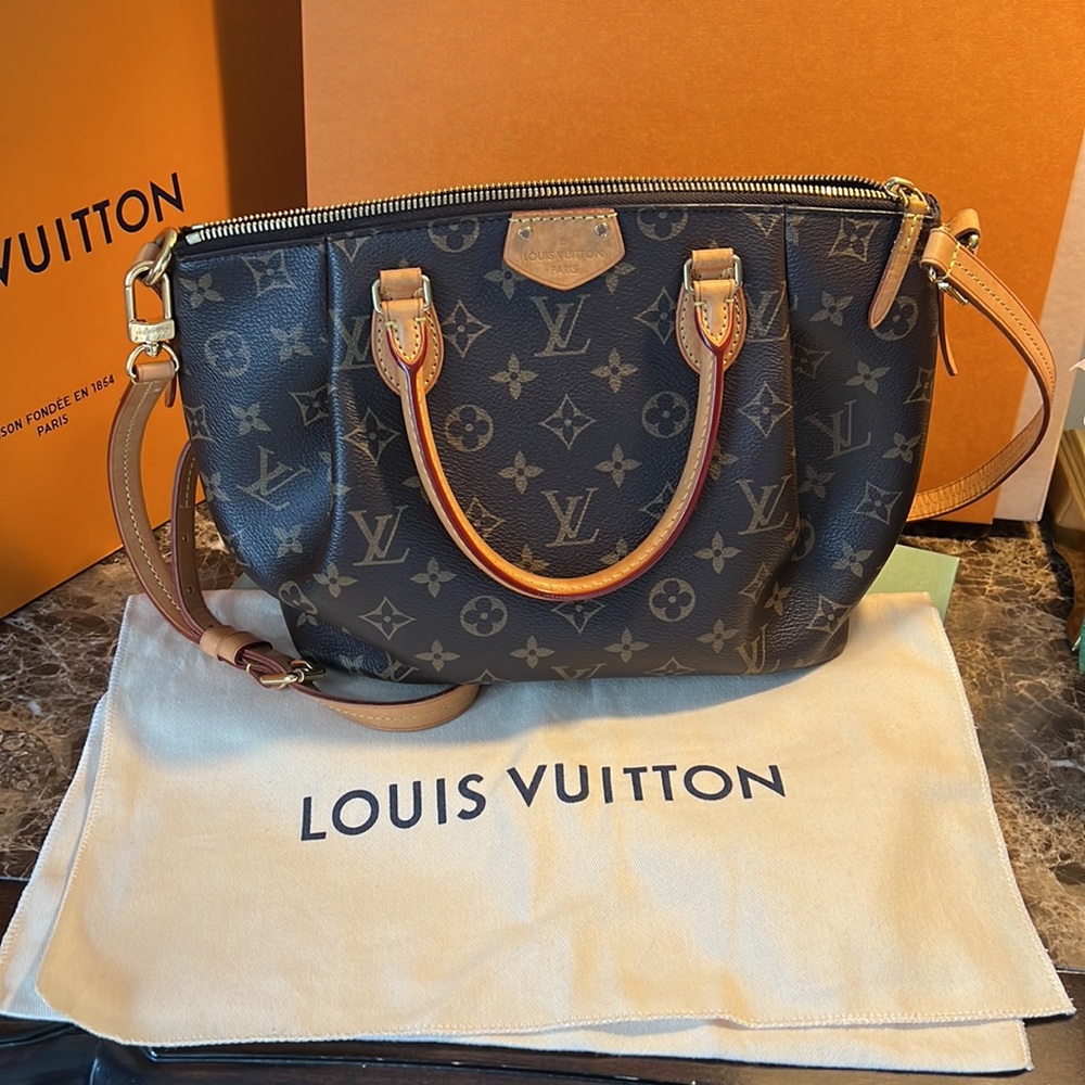 Authentic one owner Louis Vuitton crossbody satchel purse with box and dustbag